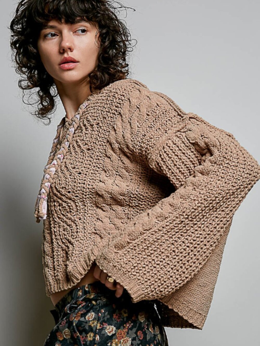 POL V-Neck hoodie, long sleeve, roomy fit top in chenille pullover Caramel